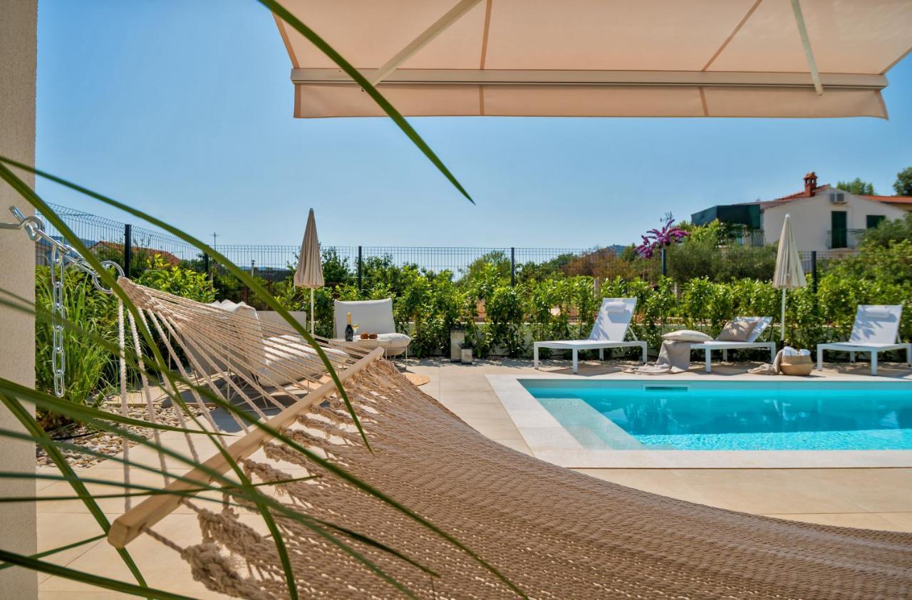 Marula Holiday Home - With Heated Pool مارينا المظهر الخارجي الصورة