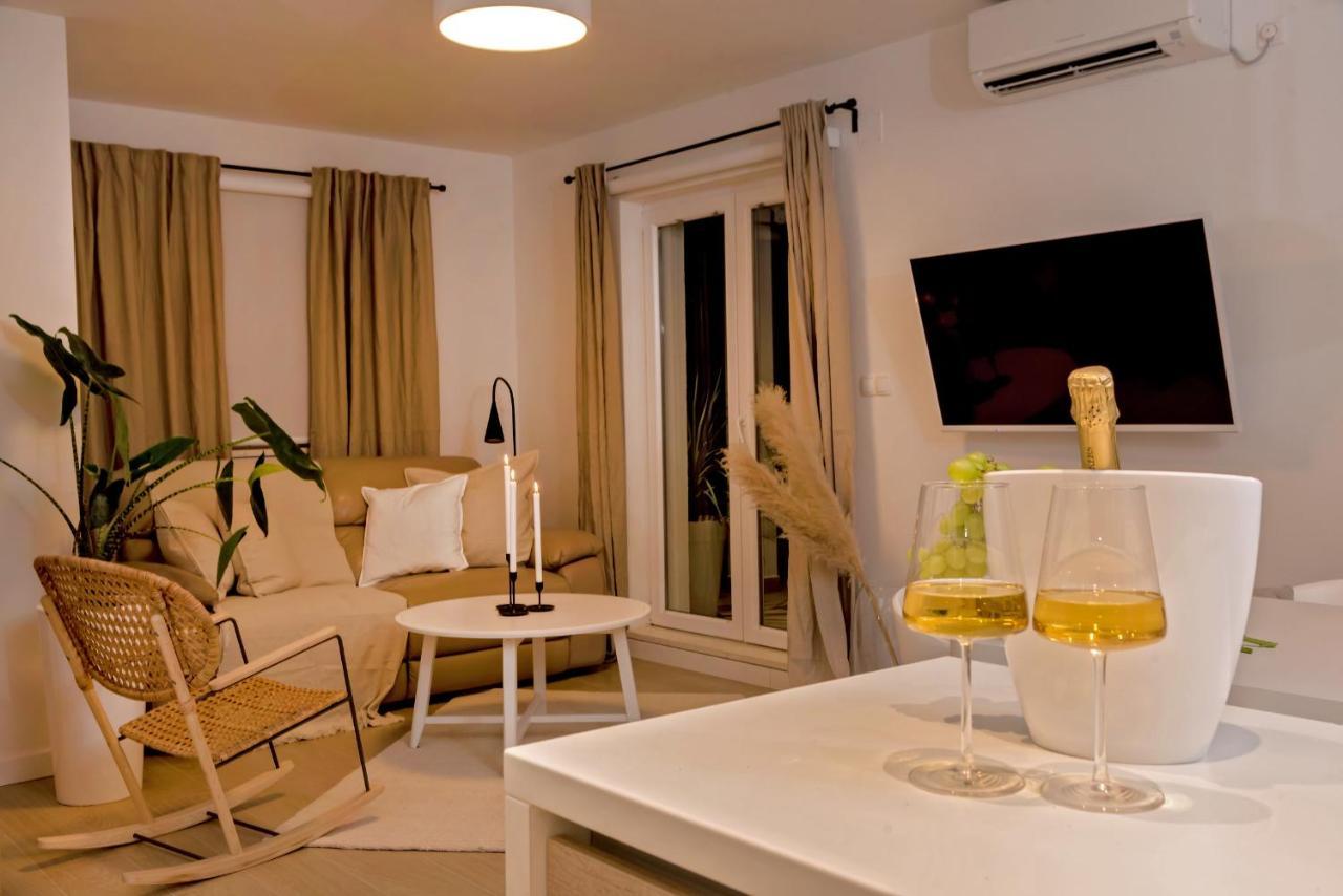 Marula Holiday Home - With Heated Pool مارينا المظهر الخارجي الصورة