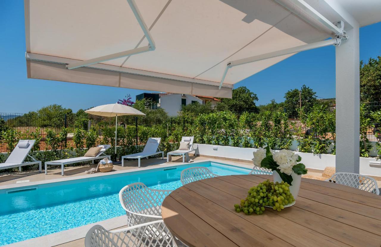 Marula Holiday Home - With Heated Pool مارينا المظهر الخارجي الصورة