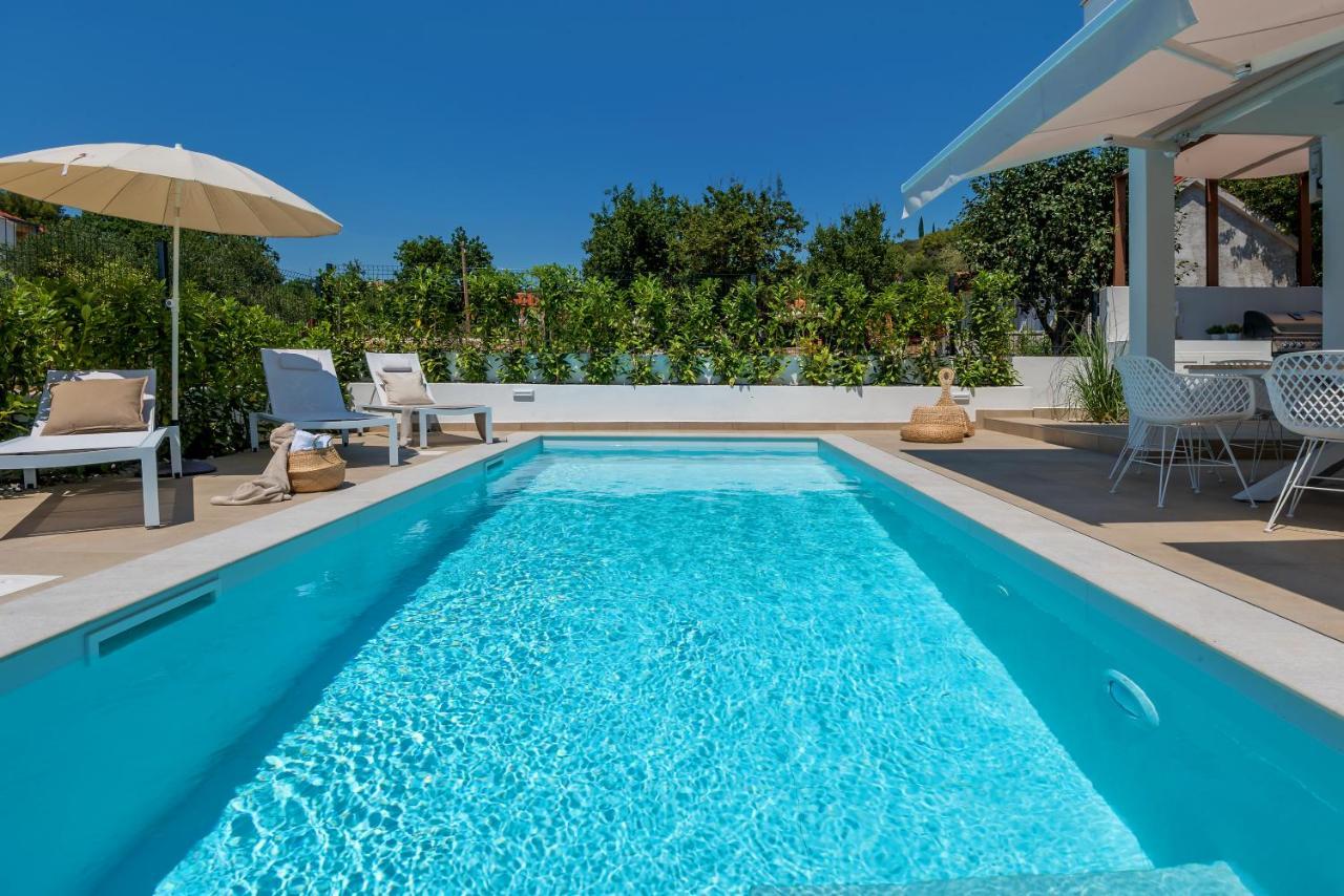 Marula Holiday Home - With Heated Pool مارينا المظهر الخارجي الصورة