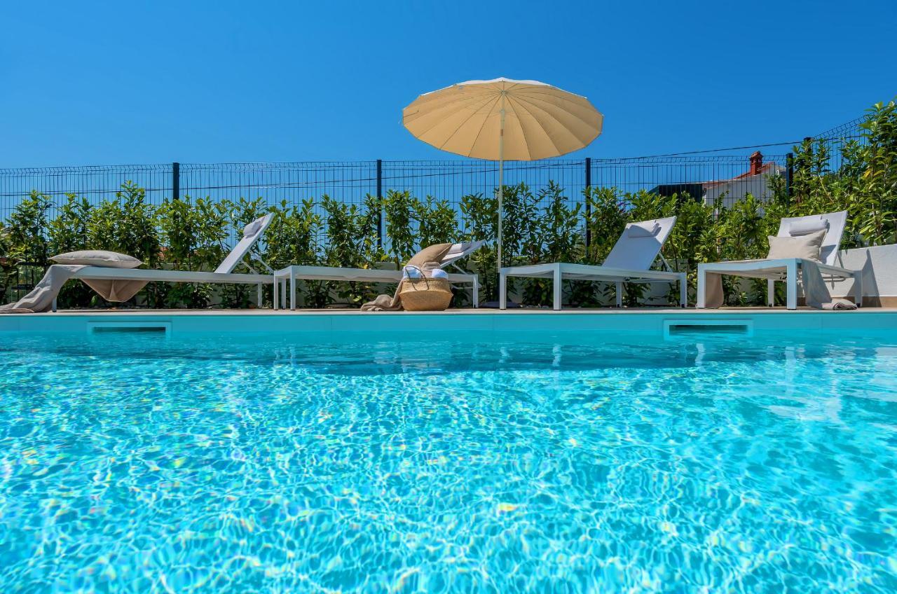 Marula Holiday Home - With Heated Pool مارينا المظهر الخارجي الصورة